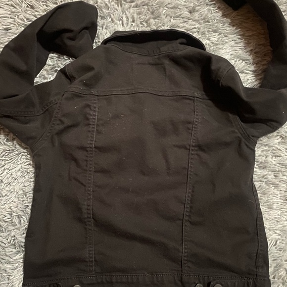 Levi’s black denim jean jacket - Picture 5 of 6